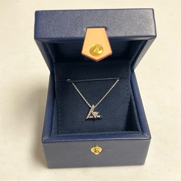 $3,550 Louis Vuitton LV Volt One Small Pendant 18-K White Gold Diamond Necklace - Picture 1 of 11